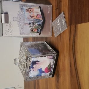 HOST PICK. NIB Dublin Crystal Revolving Photo Cube